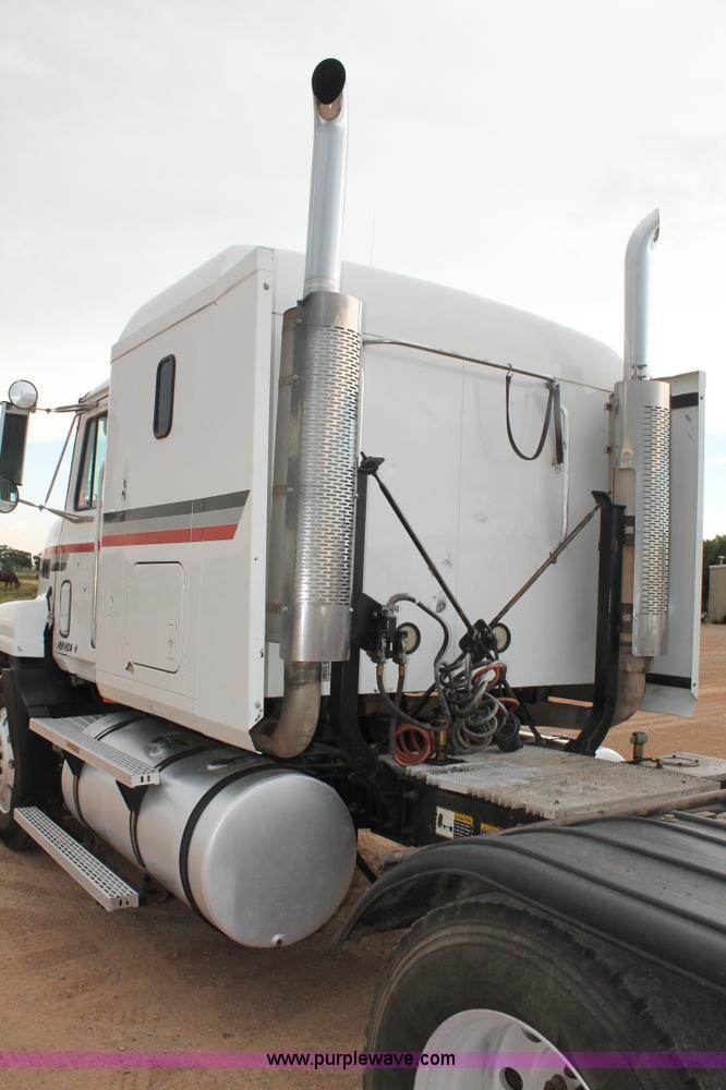 image for item L4372 1997 Mack CH613 semi truck