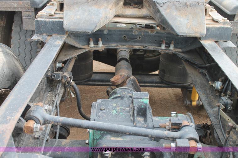 image for item L4372 1997 Mack CH613 semi truck