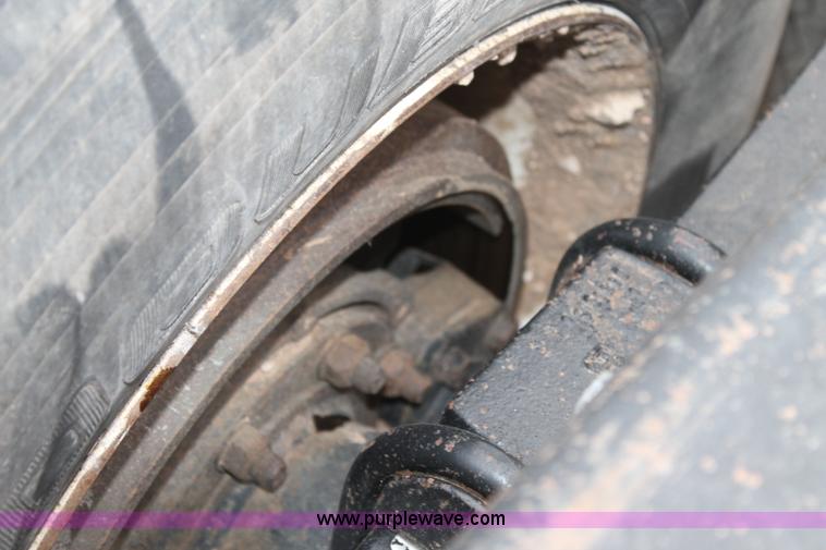 image for item L4372 1997 Mack CH613 semi truck