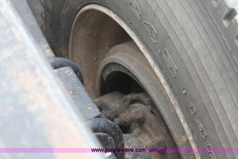 image for item L4372 1997 Mack CH613 semi truck