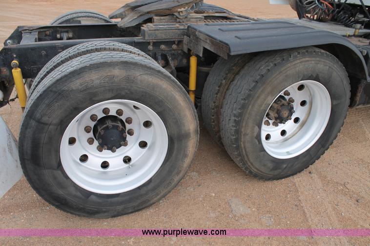 image for item L4372 1997 Mack CH613 semi truck