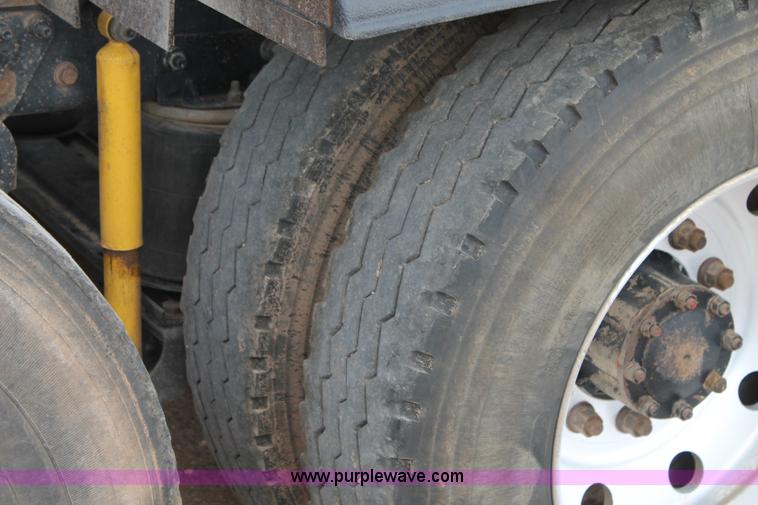 image for item L4372 1997 Mack CH613 semi truck