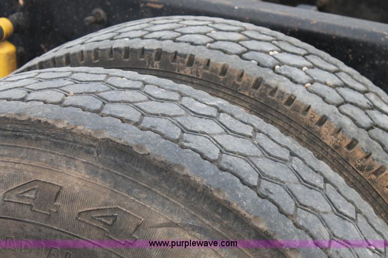 image for item L4372 1997 Mack CH613 semi truck