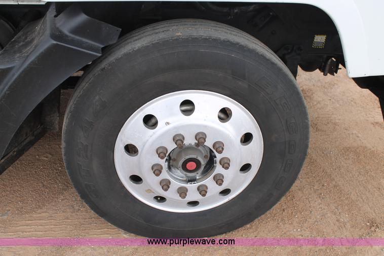 image for item L4372 1997 Mack CH613 semi truck