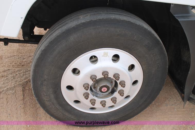 image for item L4372 1997 Mack CH613 semi truck