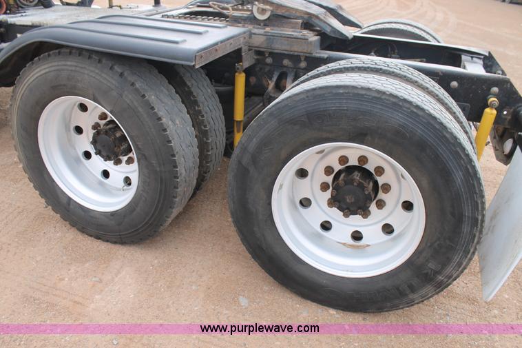 image for item L4372 1997 Mack CH613 semi truck