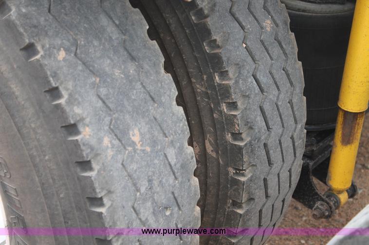 image for item L4372 1997 Mack CH613 semi truck