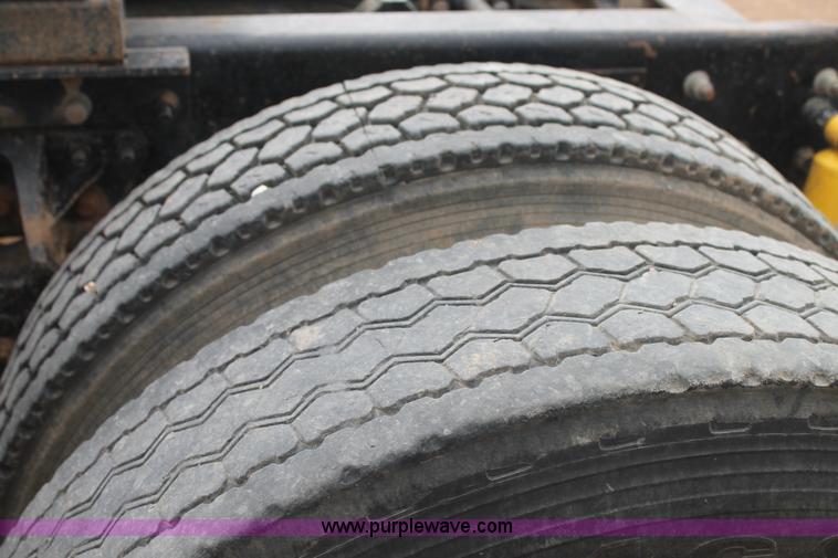 image for item L4372 1997 Mack CH613 semi truck