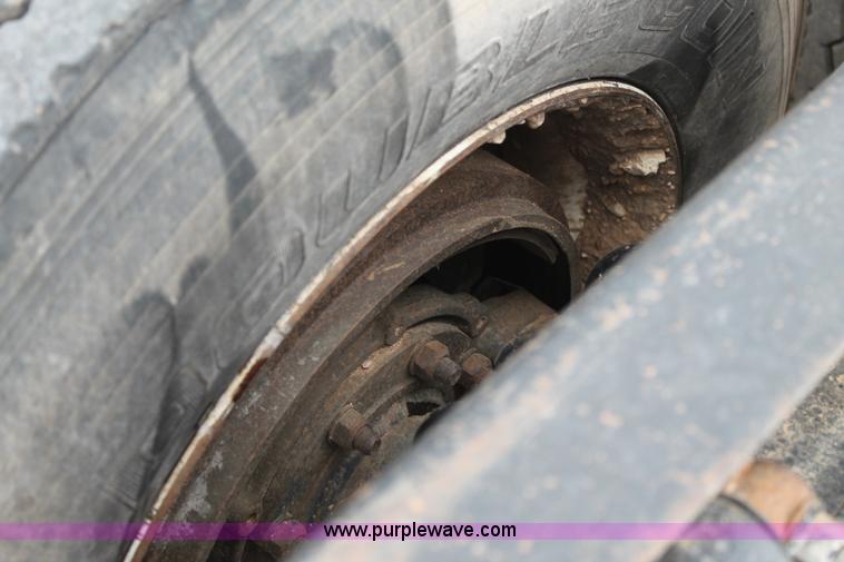 image for item L4372 1997 Mack CH613 semi truck