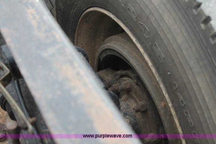 image for item L4372 1997 Mack CH613 semi truck