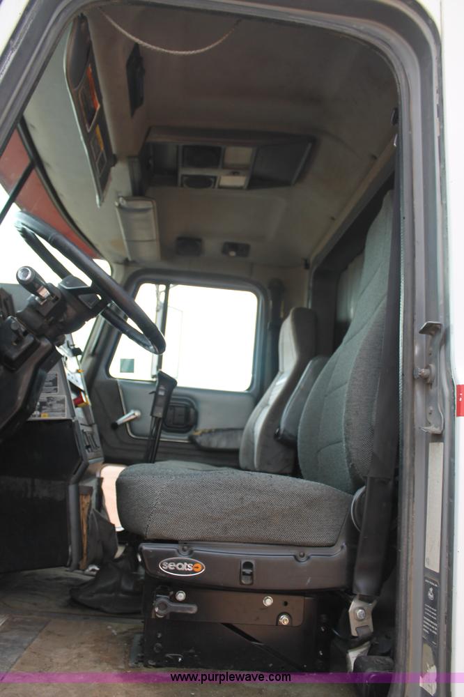 image for item L4372 1997 Mack CH613 semi truck