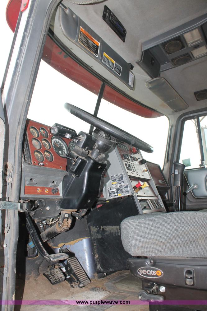 image for item L4372 1997 Mack CH613 semi truck