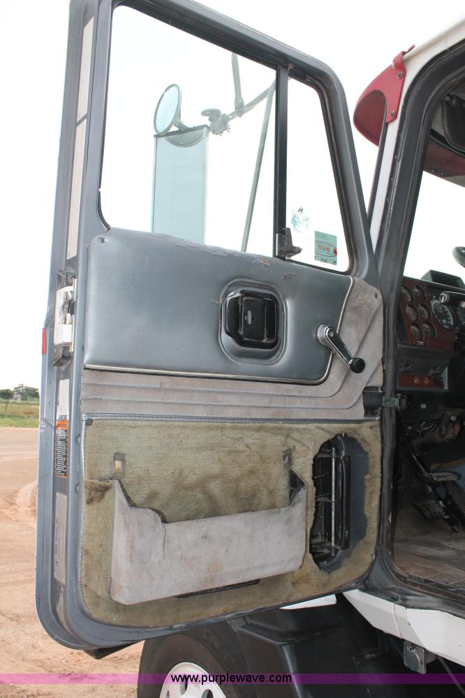 image for item L4372 1997 Mack CH613 semi truck