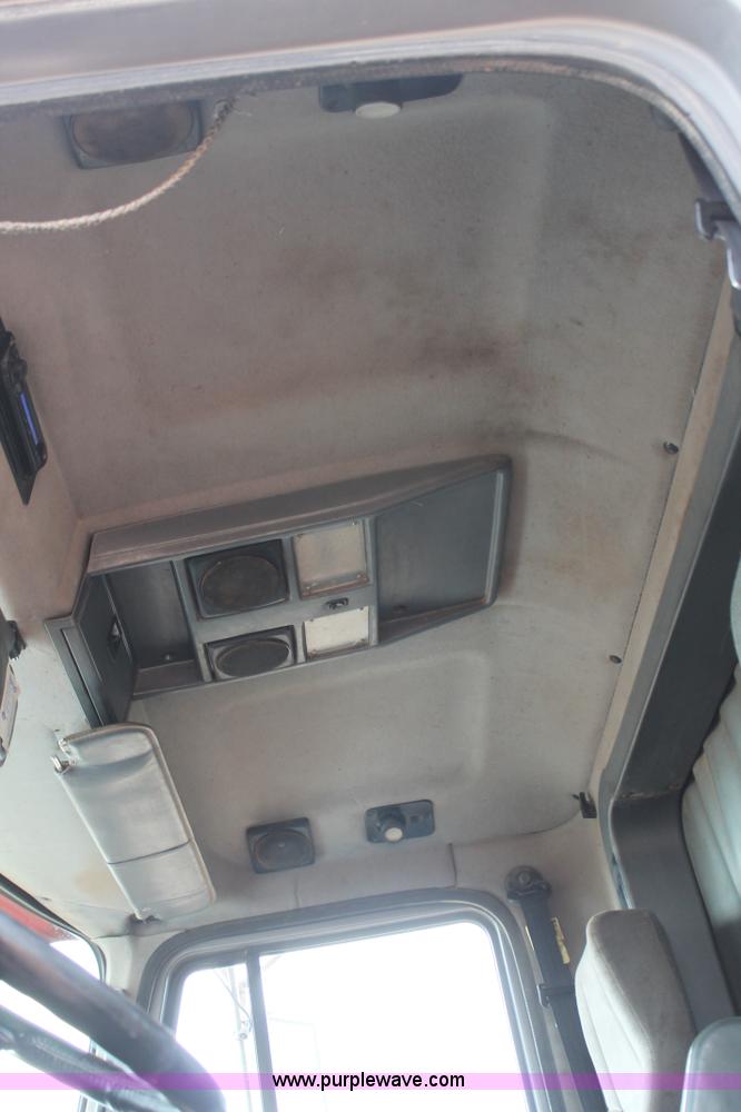 image for item L4372 1997 Mack CH613 semi truck