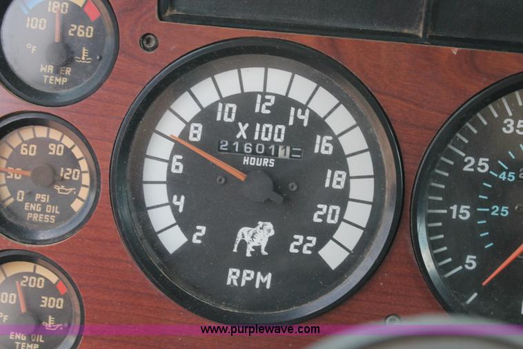 image for item L4372 1997 Mack CH613 semi truck