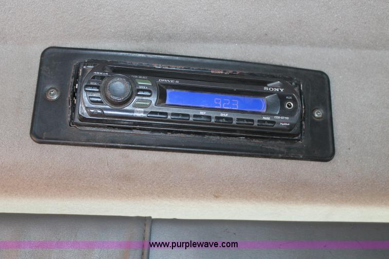 image for item L4372 1997 Mack CH613 semi truck