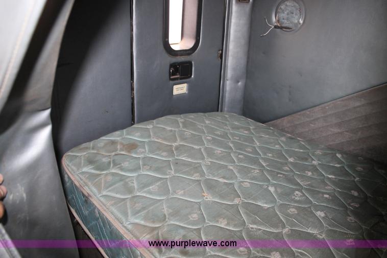 image for item L4372 1997 Mack CH613 semi truck