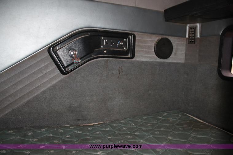 image for item L4372 1997 Mack CH613 semi truck