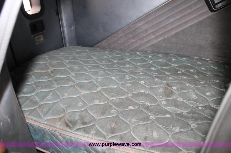 image for item L4372 1997 Mack CH613 semi truck