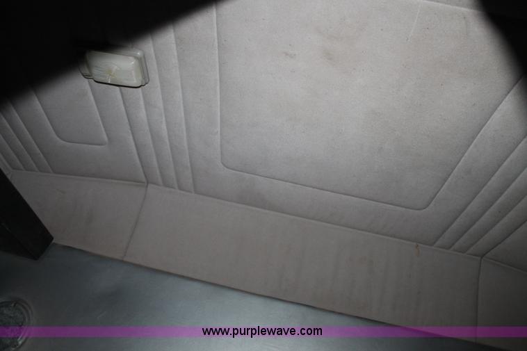 image for item L4372 1997 Mack CH613 semi truck