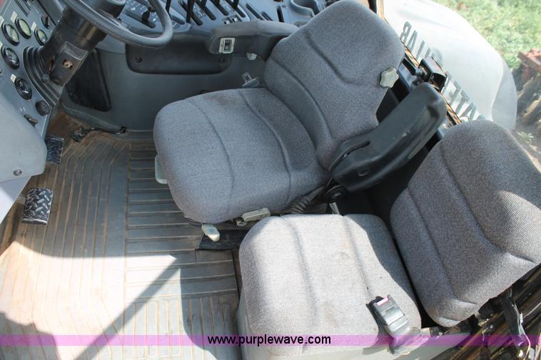 image for item L4390 1998 Caterpillar Challenger 95E tractor