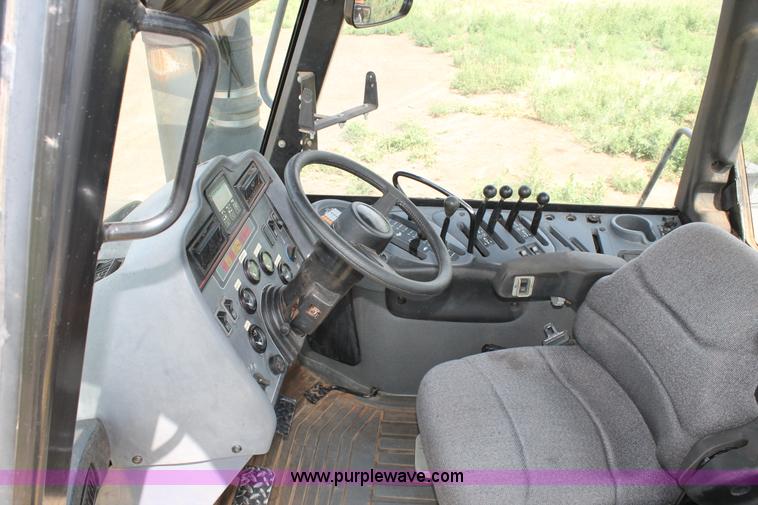 image for item L4390 1998 Caterpillar Challenger 95E tractor