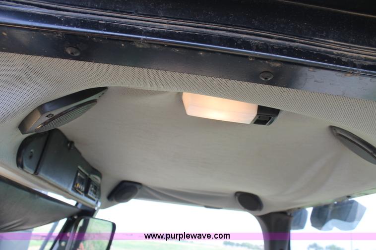 image for item L4390 1998 Caterpillar Challenger 95E tractor