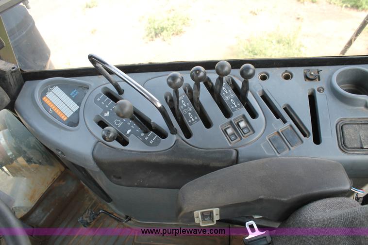 image for item L4390 1998 Caterpillar Challenger 95E tractor