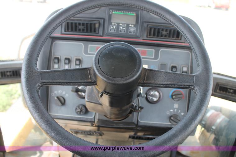 image for item L4390 1998 Caterpillar Challenger 95E tractor