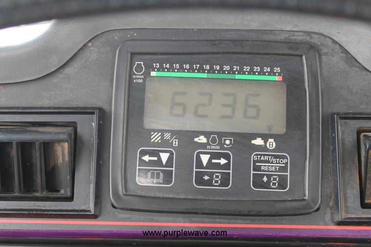 image for item L4390 1998 Caterpillar Challenger 95E tractor