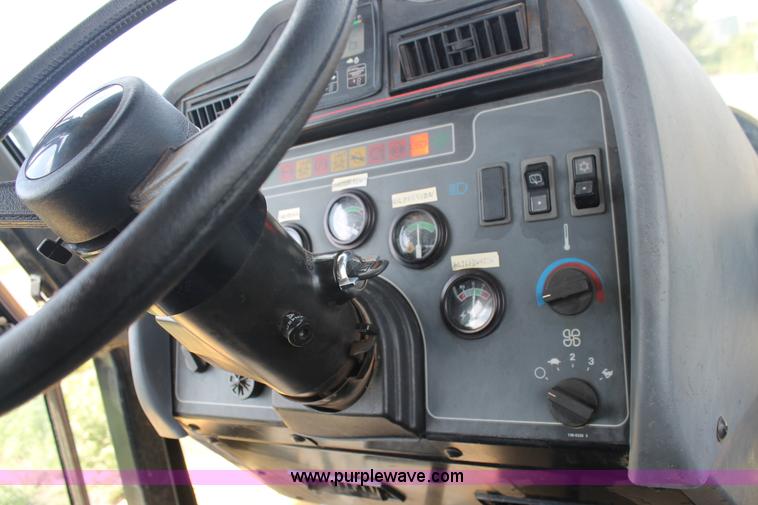 image for item L4390 1998 Caterpillar Challenger 95E tractor