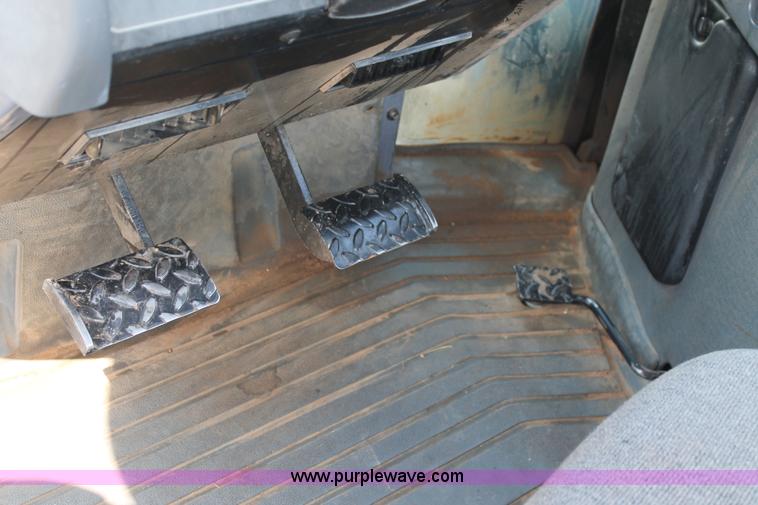 image for item L4390 1998 Caterpillar Challenger 95E tractor