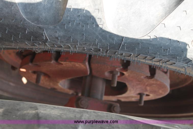 image for item L4391 1997 International 1486 tractor