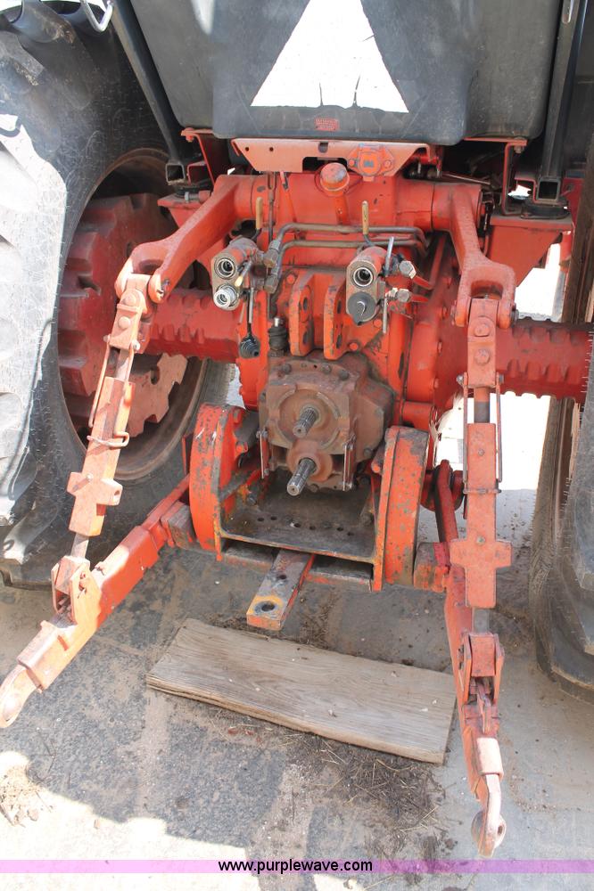 image for item L4391 1997 International 1486 tractor