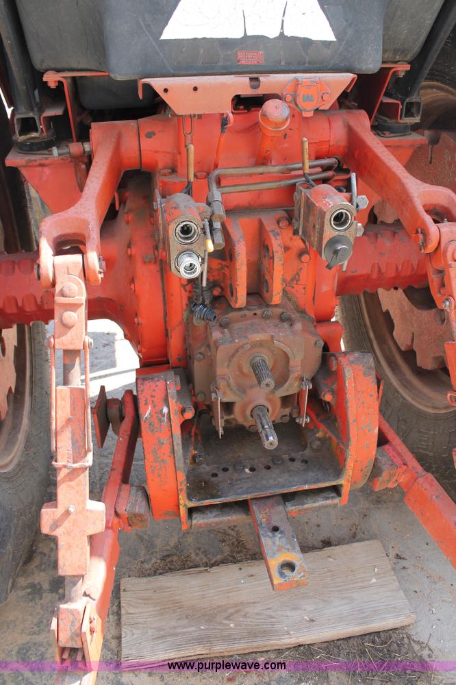 image for item L4391 1997 International 1486 tractor