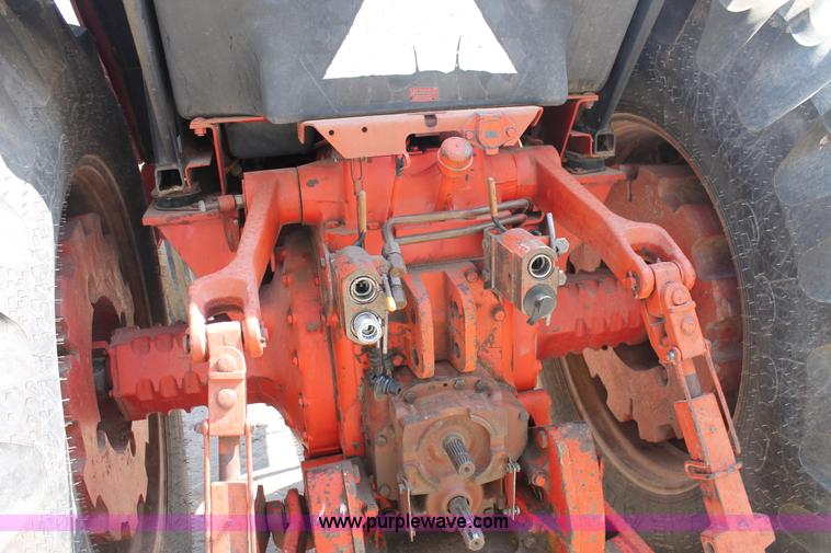image for item L4391 1997 International 1486 tractor