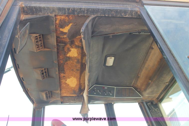 image for item L4391 1997 International 1486 tractor