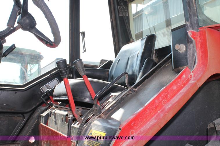 image for item L4391 1997 International 1486 tractor