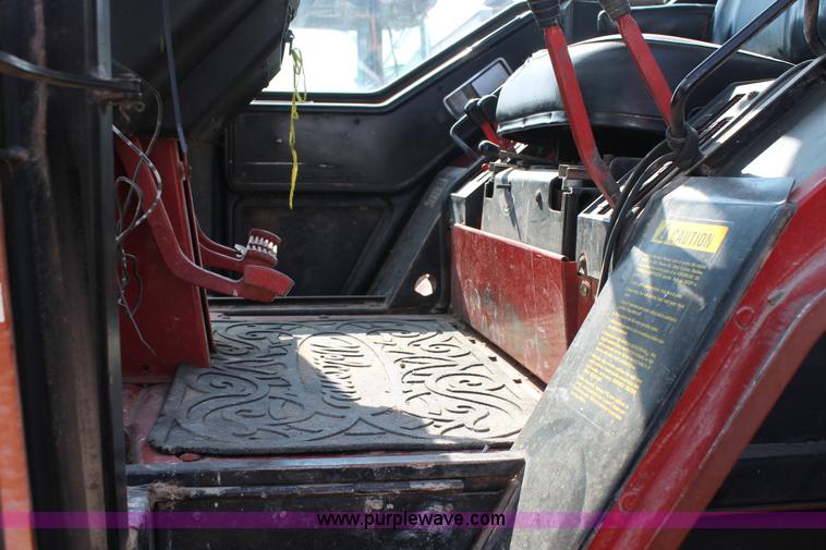 image for item L4391 1997 International 1486 tractor