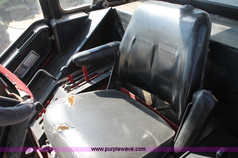 image for item L4391 1997 International 1486 tractor