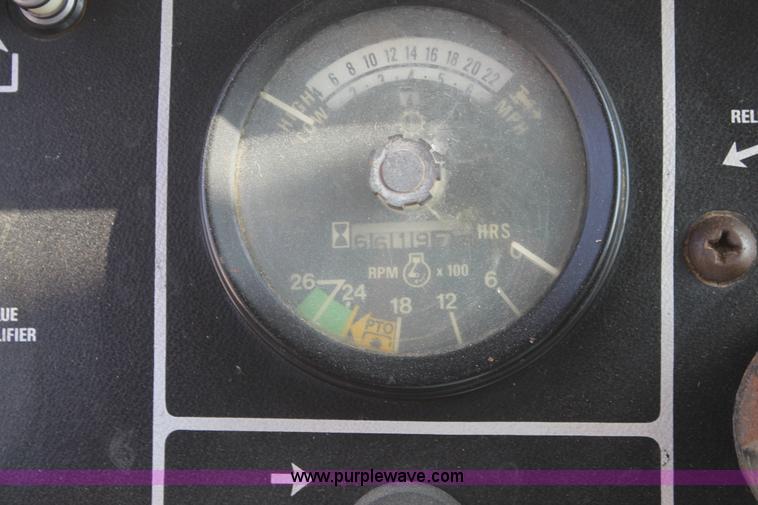 image for item L4391 1997 International 1486 tractor