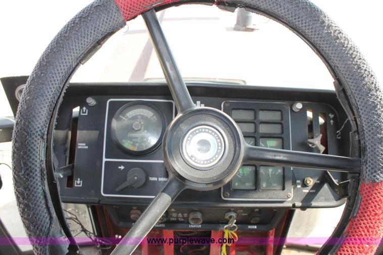 image for item L4391 1997 International 1486 tractor