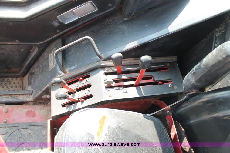 image for item L4391 1997 International 1486 tractor