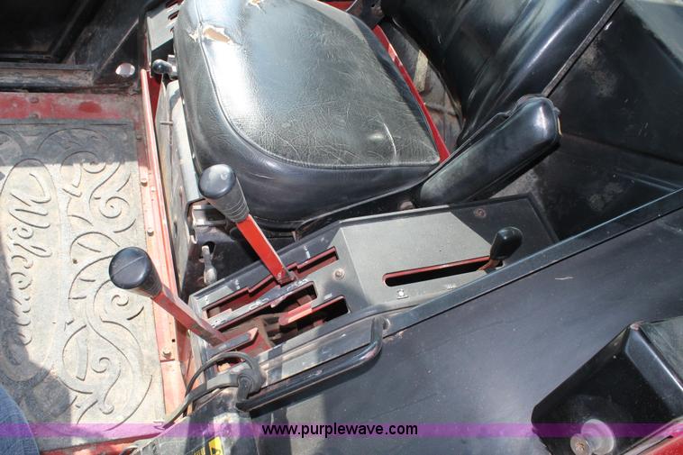 image for item L4391 1997 International 1486 tractor