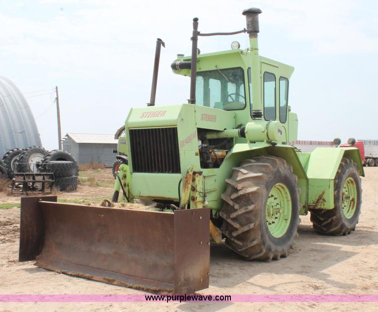 image for item L4393 Steiger Bearcat 4WD tractor