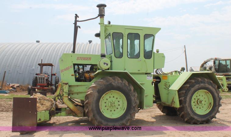 image for item L4393 Steiger Bearcat 4WD tractor