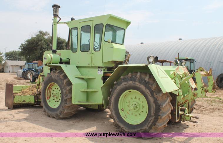 image for item L4393 Steiger Bearcat 4WD tractor