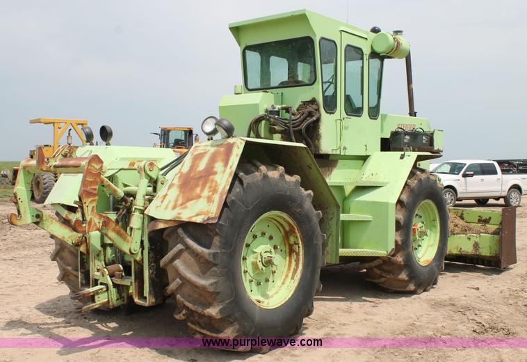 image for item L4393 Steiger Bearcat 4WD tractor