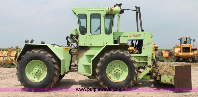 image for item L4393 Steiger Bearcat 4WD tractor