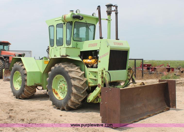 image for item L4393 Steiger Bearcat 4WD tractor